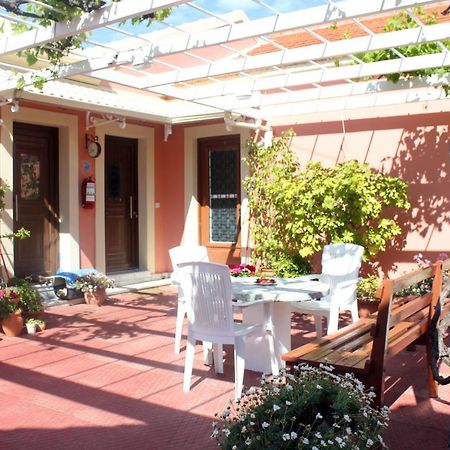 Theos Apartments Агиос Стефанос Экстерьер фото