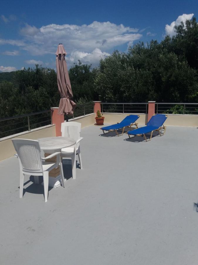 Theos Apartments Агиос Стефанос Экстерьер фото