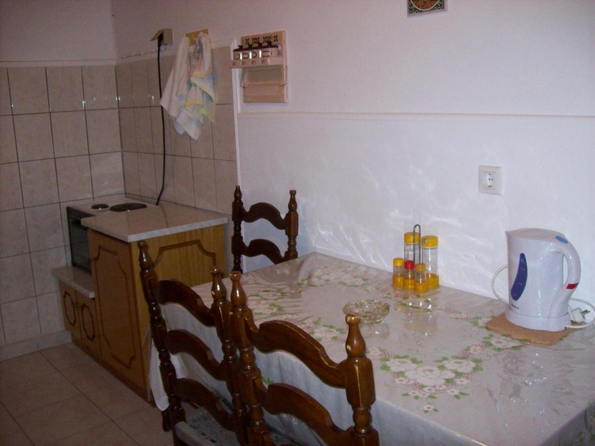 Theos Apartments Агиос Стефанос Экстерьер фото
